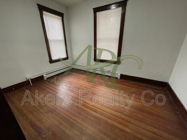 Building Photo - 1124 Lake Ave
