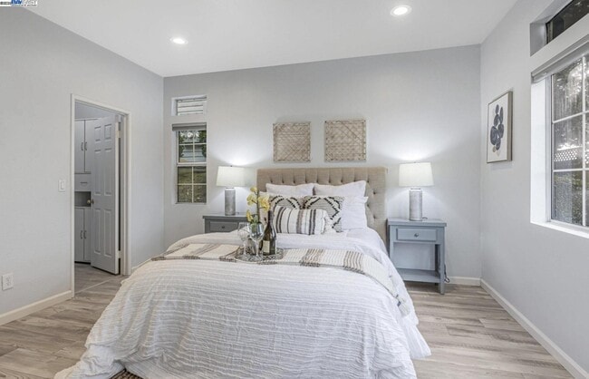 Building Photo - 7595 Canyon Meadows Cir