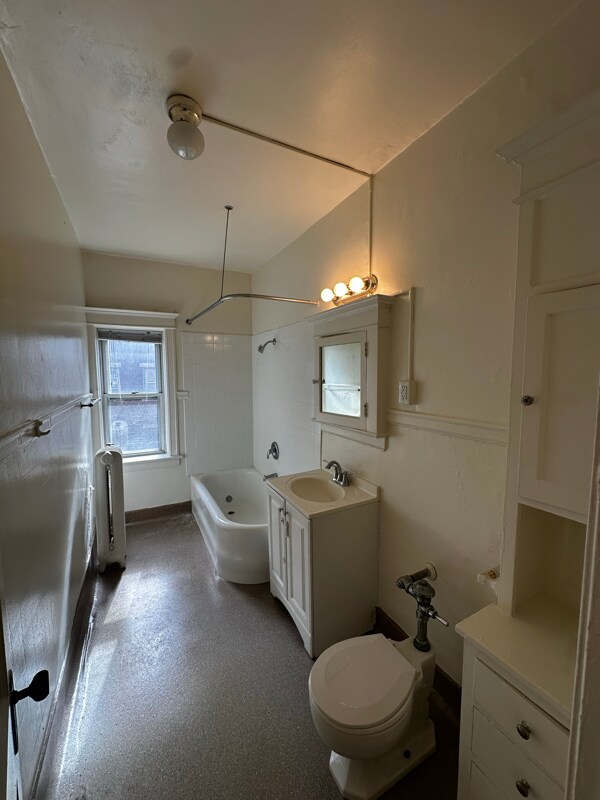 Building Photo - 1006 E State St