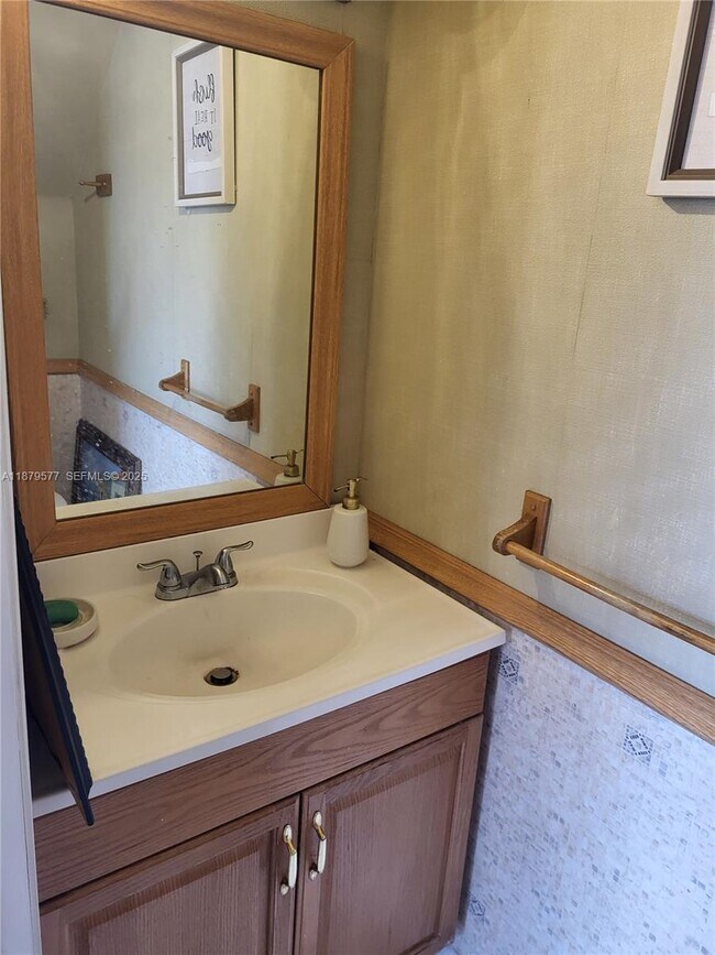 Building Photo - 820 NE 212th Terrace