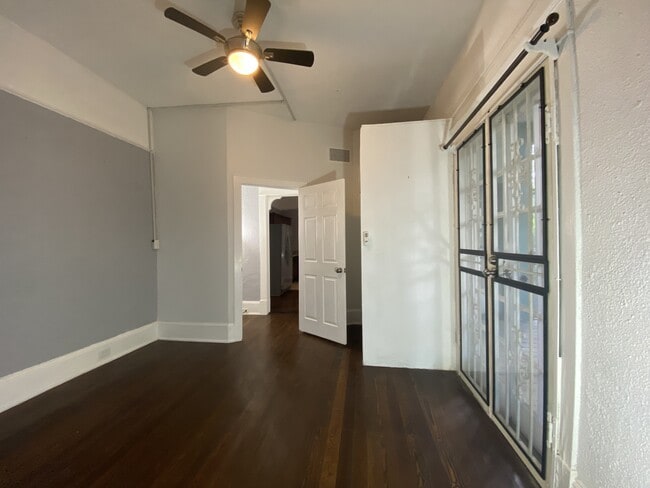 Building Photo - 841 Vedado Way NE