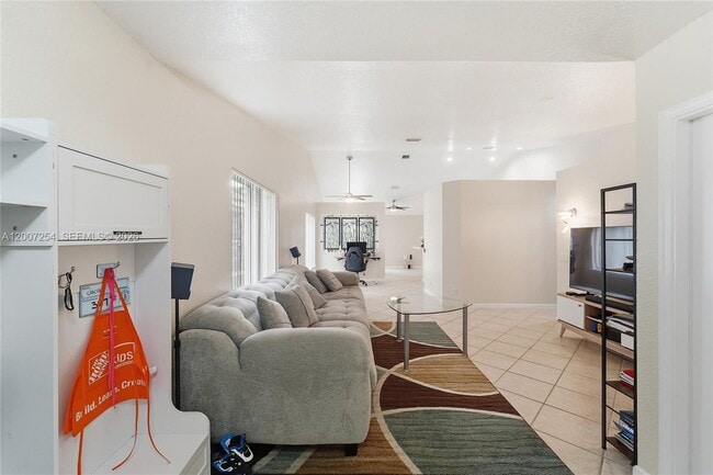 Building Photo - 1004 Golden Cane Dr