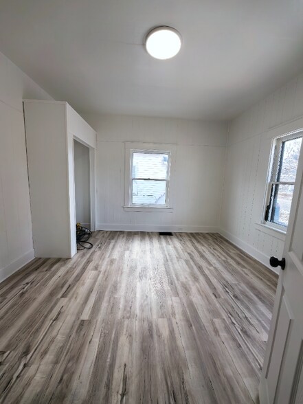 Building Photo - 626 S Market St