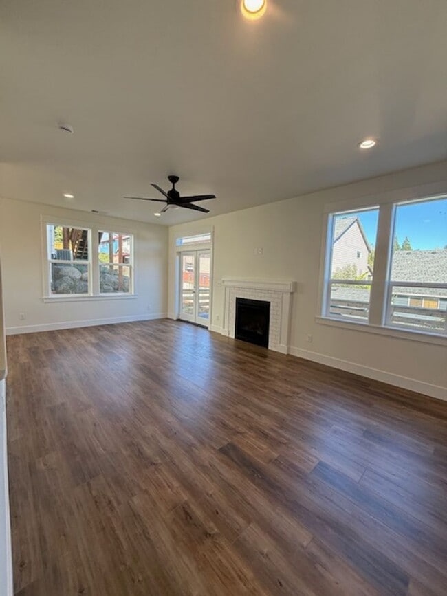 Building Photo - New Construction 4-bedroom 4 Bath Dundee OR 97115