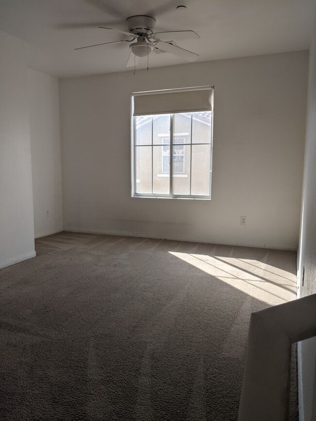 Building Photo - Stunning 3-story corner home in the NW 3 bed 3.5bath