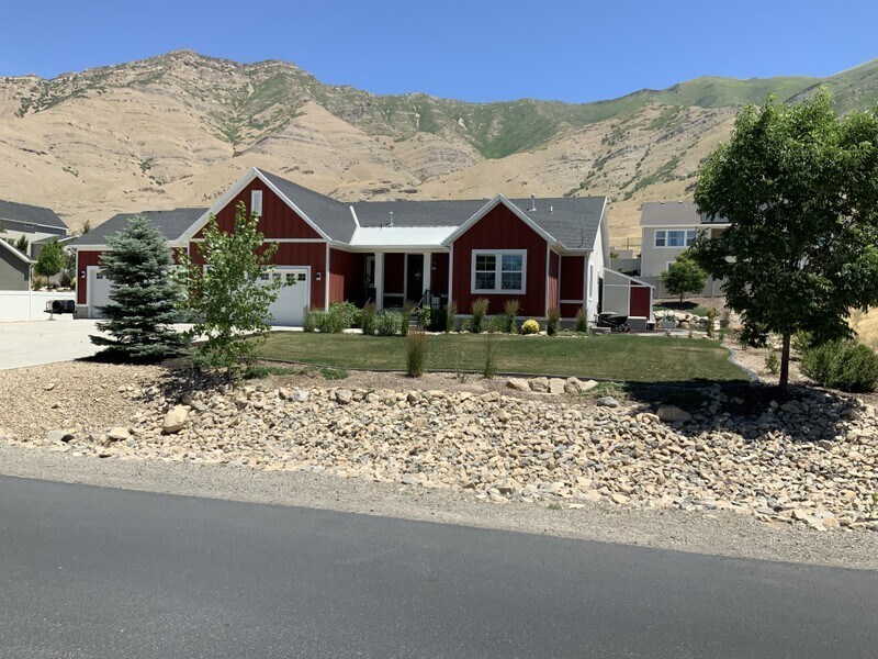 Building Photo - 8380 Lakeshore Dr
