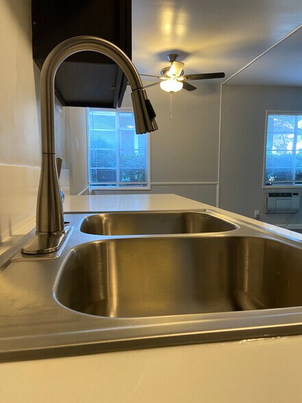 Building Photo - 12267 Magnolia Blvd