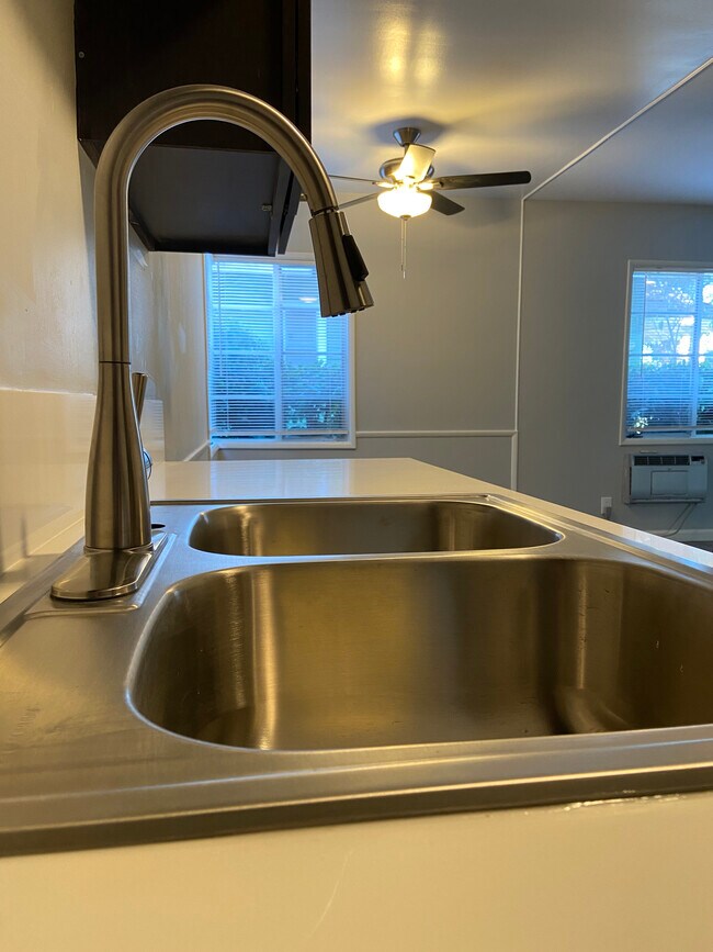 Building Photo - 12267 Magnolia Blvd