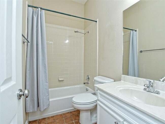 Building Photo - 13220 Villa Park Dr