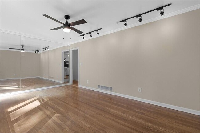 Building Photo - 2958 Harcourt Dr