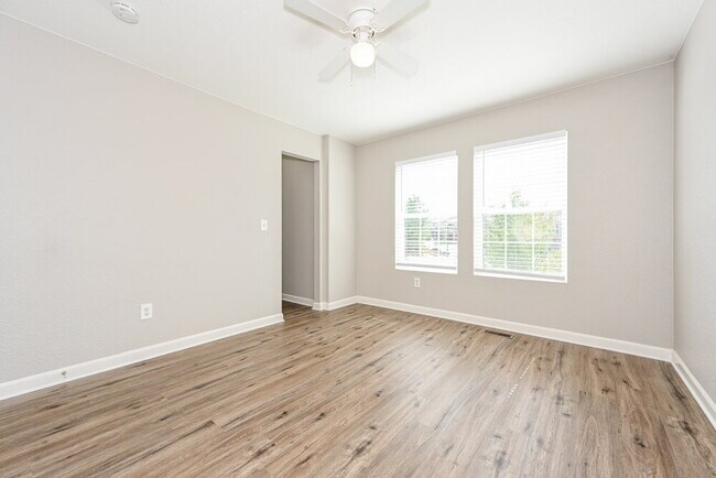 Building Photo - 2519 Coach House Loop