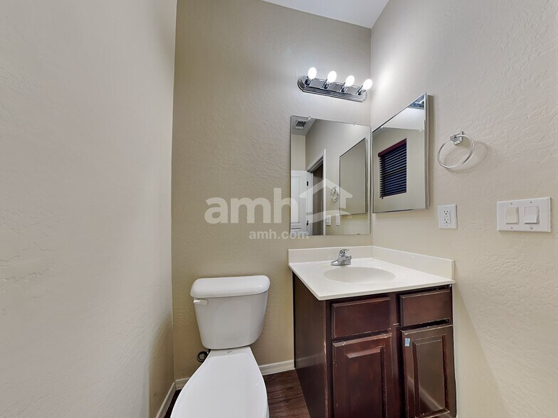 Building Photo - 3927 S Napa Ln