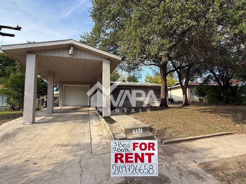 Building Photo - 351 Addax Dr