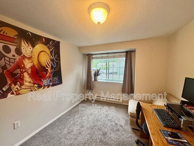 Building Photo - 15433 Country Club Dr