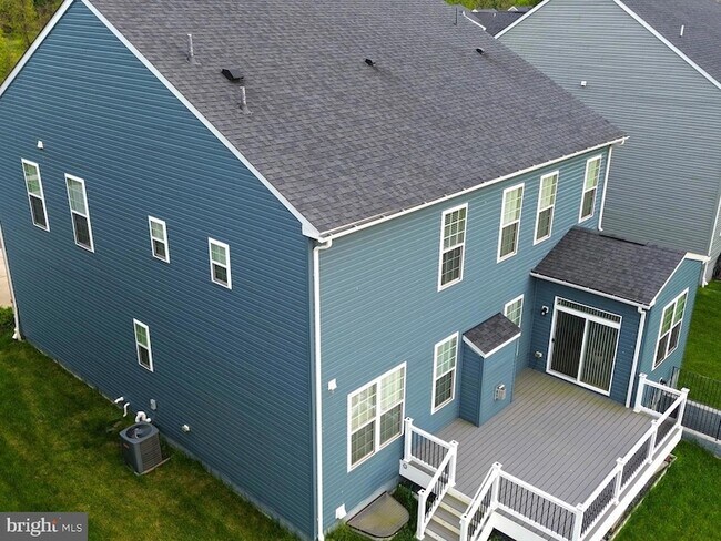 Building Photo - 3332 Burton Dr