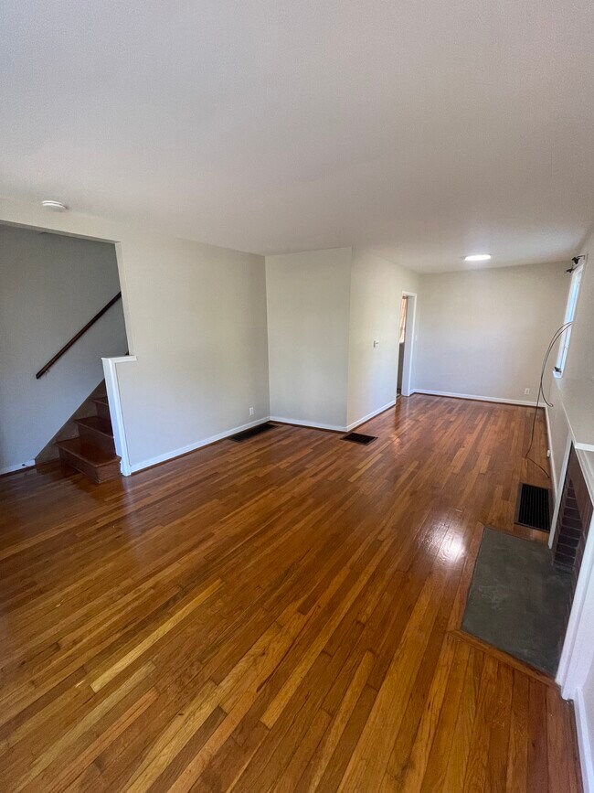 Building Photo - 2563 Medary Ave