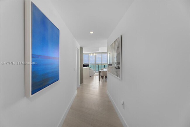 Building Photo - 2900 NE 7th Ave