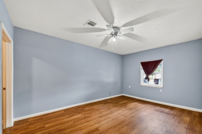 Building Photo - 10106 Sierra Dr