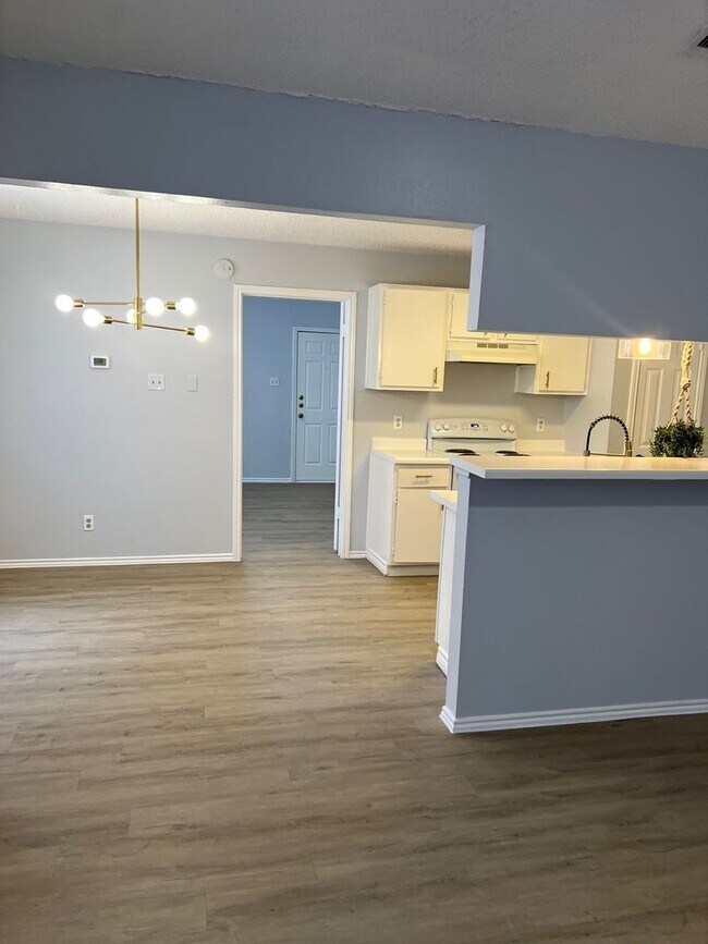 Building Photo - 405 Fantail Loop
