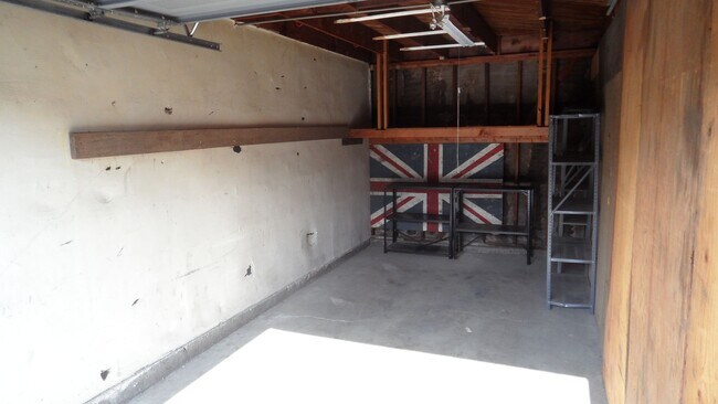 Building Photo - Nicely Updated 1 Bedroom 1 Bathroom, Coco ...