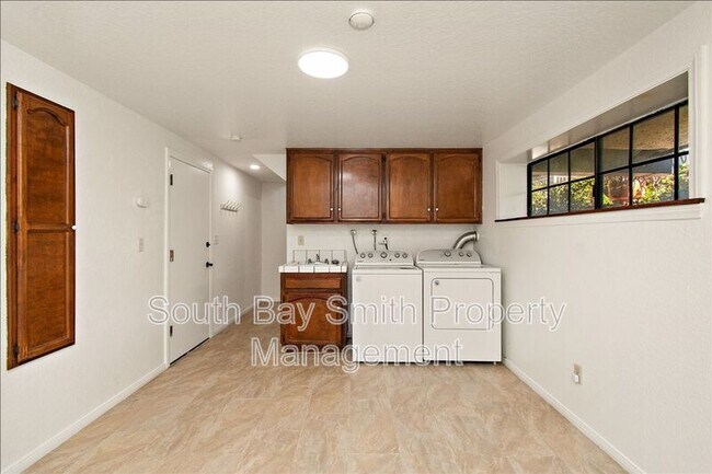 Building Photo - 227 S Irena Ave