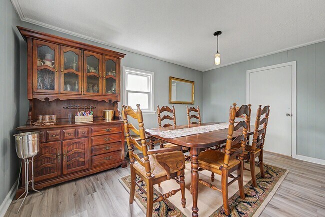 Building Photo - Spacious 5-Bedroom Home Near Radford University