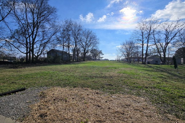 Building Photo - Charming 3 Bedroom 1 Bathroom Brick Home