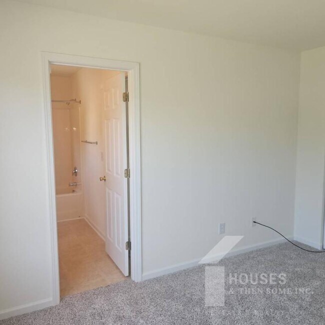 Building Photo - 213 Worcester Ln