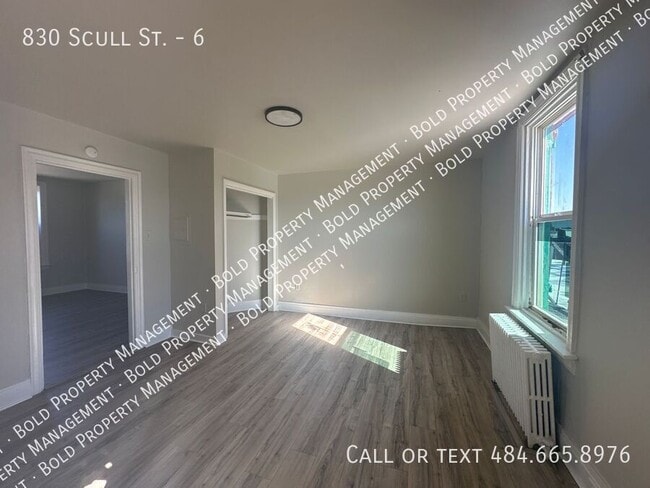 Building Photo - 830 Scull St