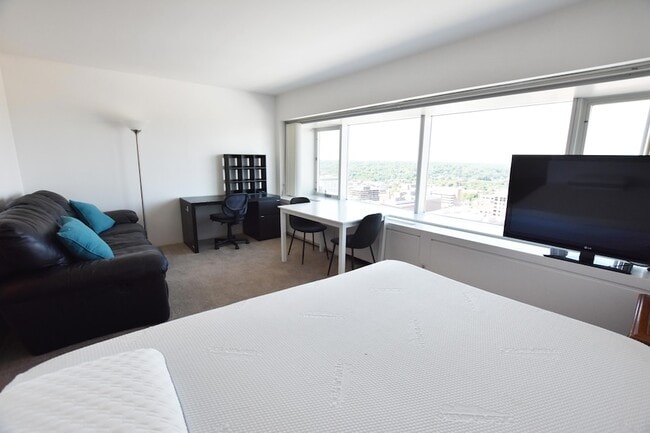 Building Photo - 555 E William St