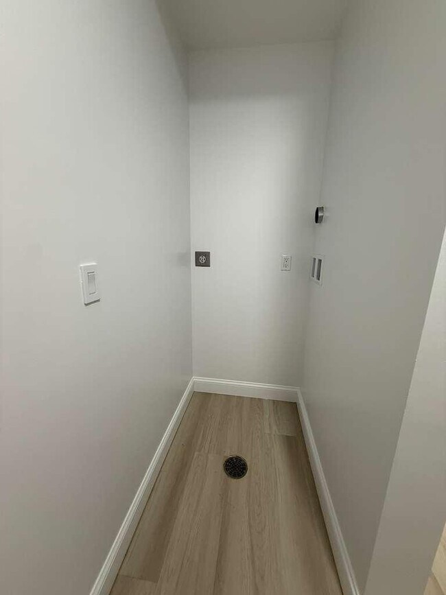 Building Photo - 17-19 Cabot St - 17-1