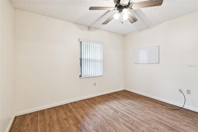 Building Photo - 1102 Shadowbrook Dr N