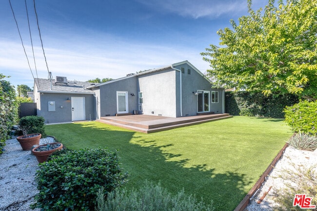 Building Photo - 5970 Balcom Ave