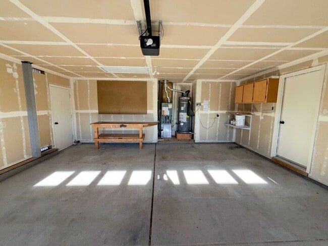 Building Photo - NW Reno Single Story House - 2 Car Garage/Fully Landscaped Yard