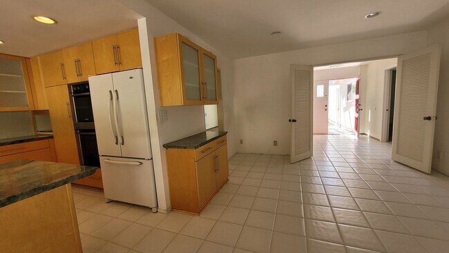 Building Photo - Beautifull 4 Bed 2 Bath In UTC Area