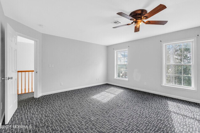 Building Photo - 1418 Summit Pl
