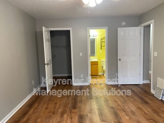 Building Photo - 1050 B St