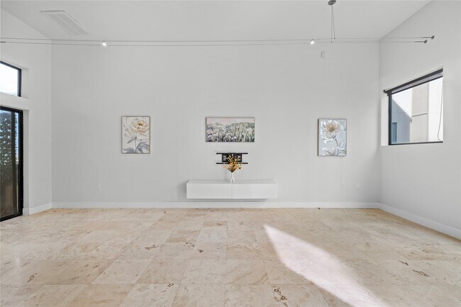 Building Photo - 2417 Charleston St