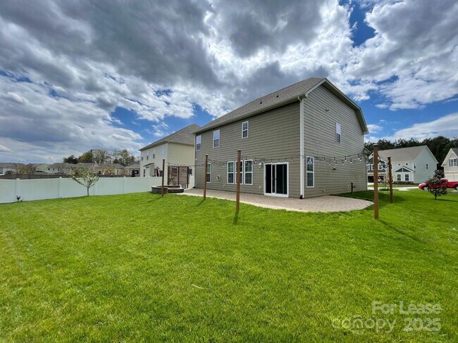 Building Photo - 3044 Spinner Ct