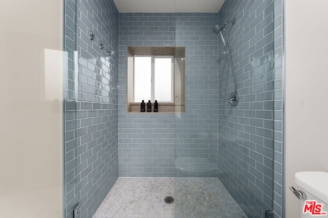 Building Photo - 2624 S Palm Grove Ave