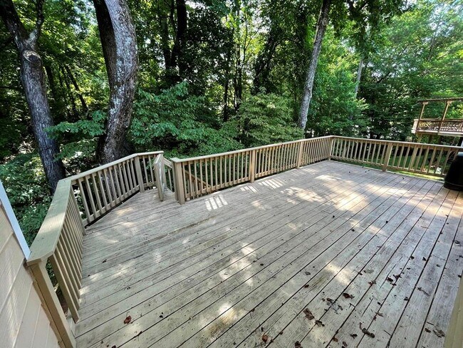 Building Photo - 400 Park Creek Dr