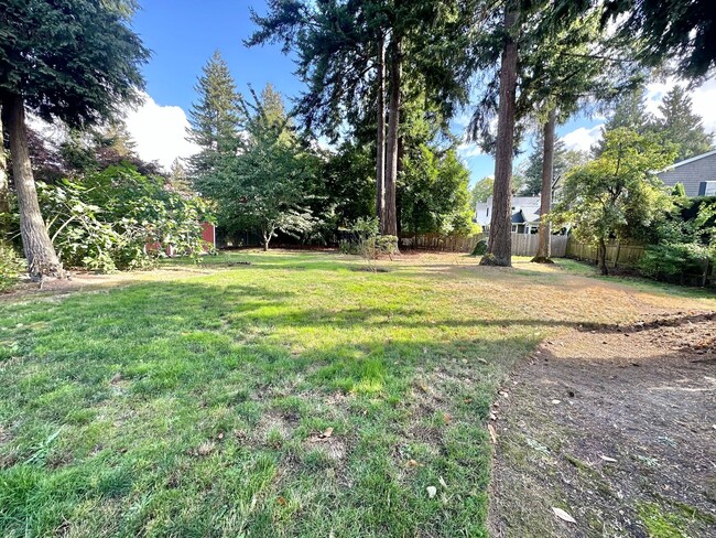 Building Photo - Mercer Island Home - Available 11/20/24