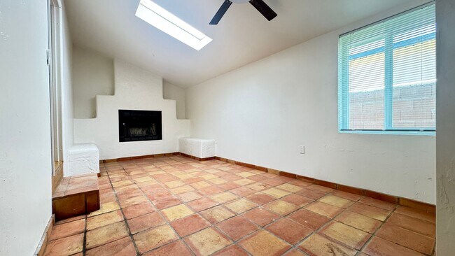 Building Photo - 3019 E Drachman St