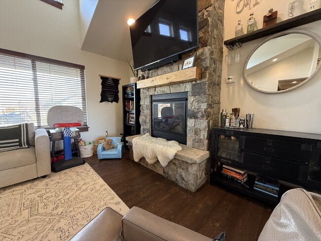 Building Photo - Stunning Single Level Home with Sprawling Fenced Yard