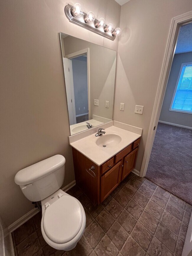 Building Photo - HALF OFF ONE MONTH AT UPPER STONE!