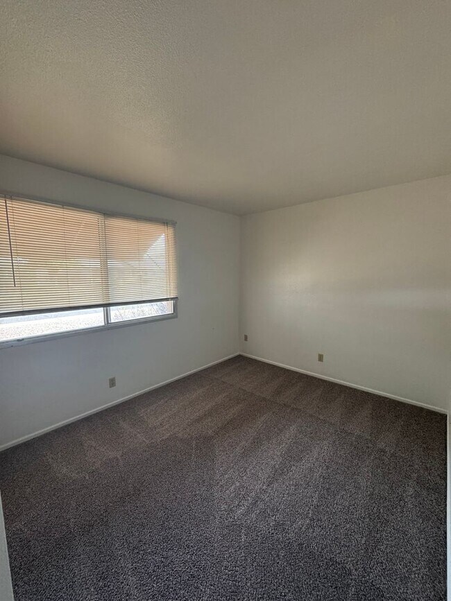 Building Photo - Spacious 3BR/2BA Home in Prime Tempe Locat...