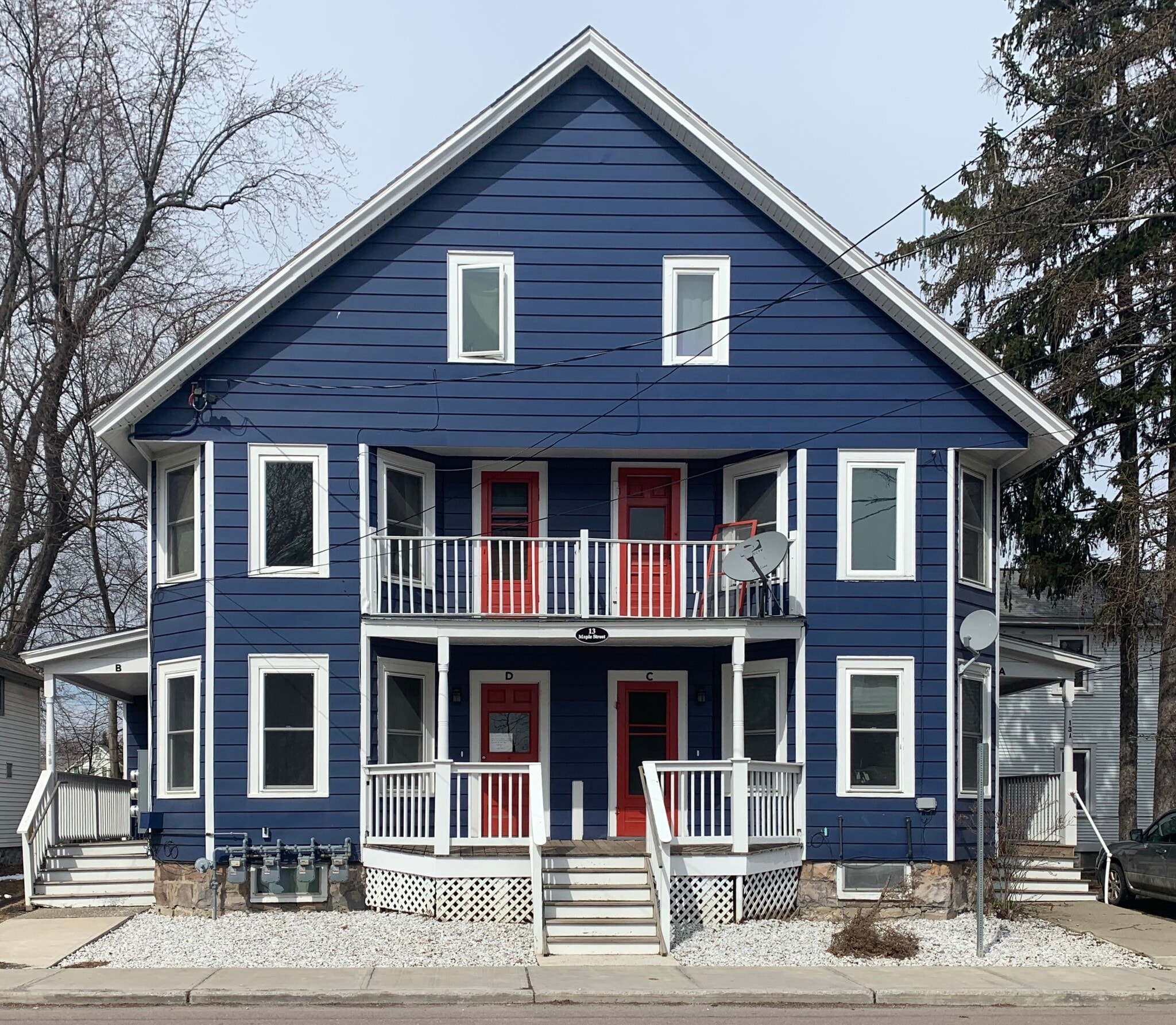 Building Photo - 13 Maple St