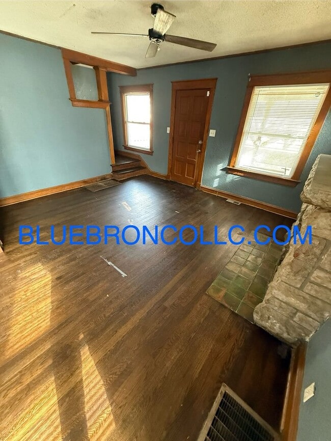 Building Photo - Must see beautiful house in northeast KC!