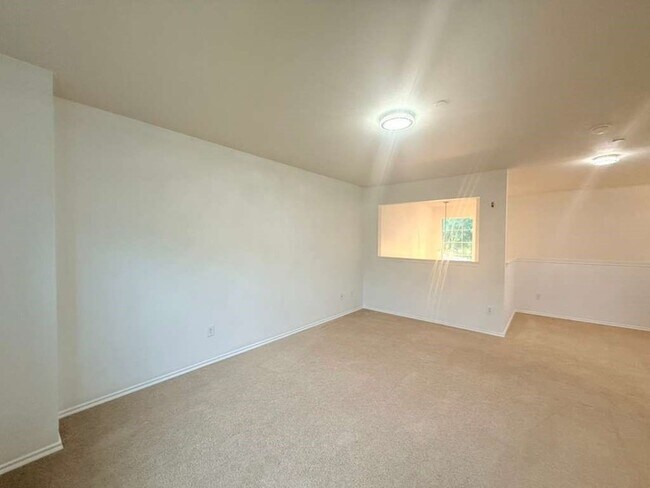 Building Photo - 3217 Judge Holland Ln