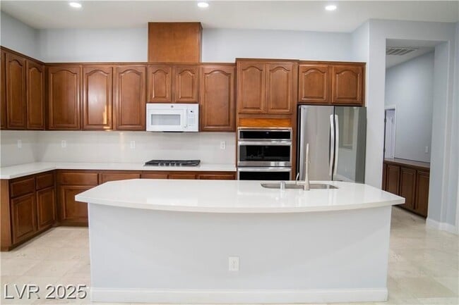 Building Photo - 5527 Breecher Ave
